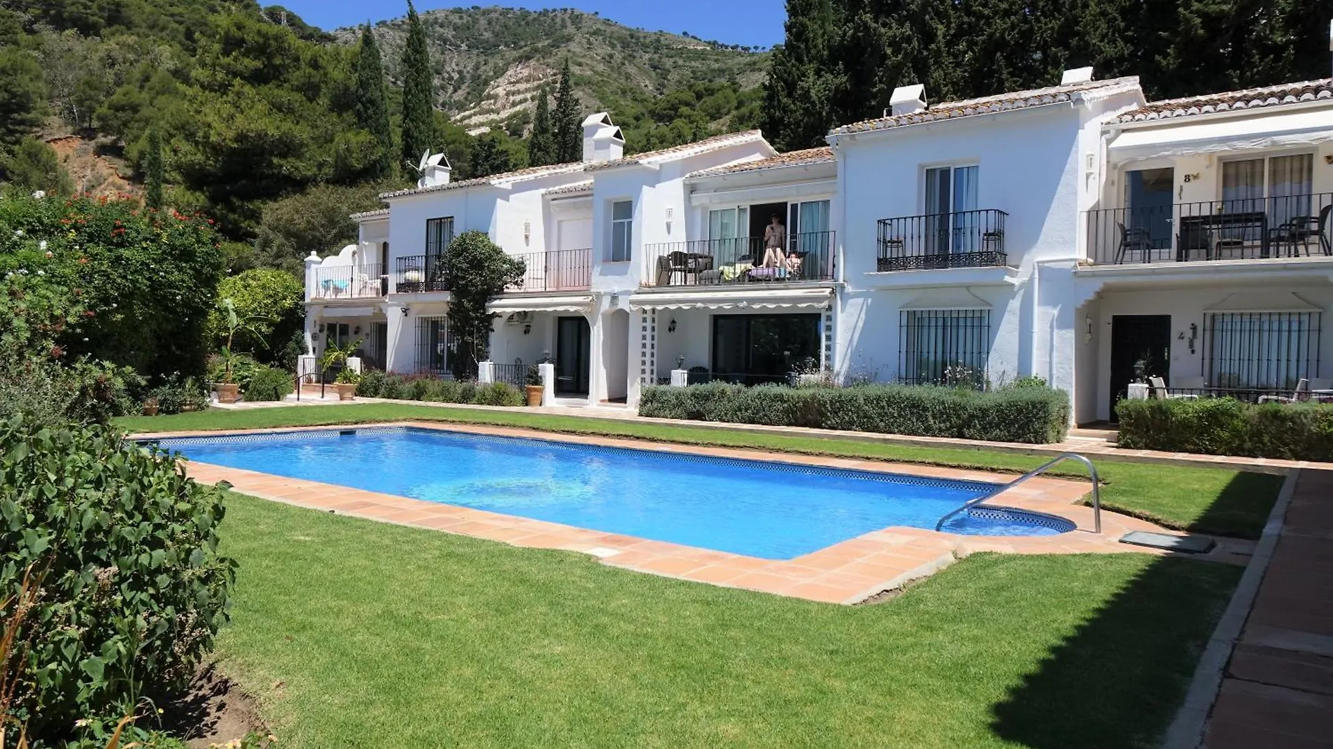Residencia La Fuente ile iletişim