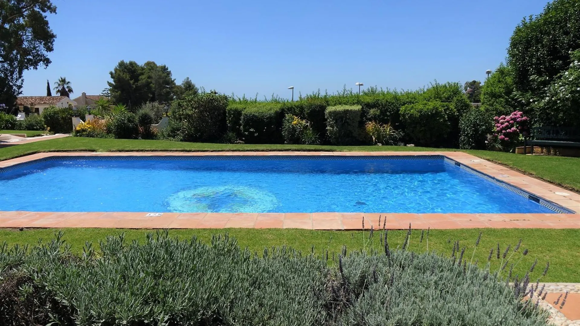 דירות מיחאס Residencia La Fuente