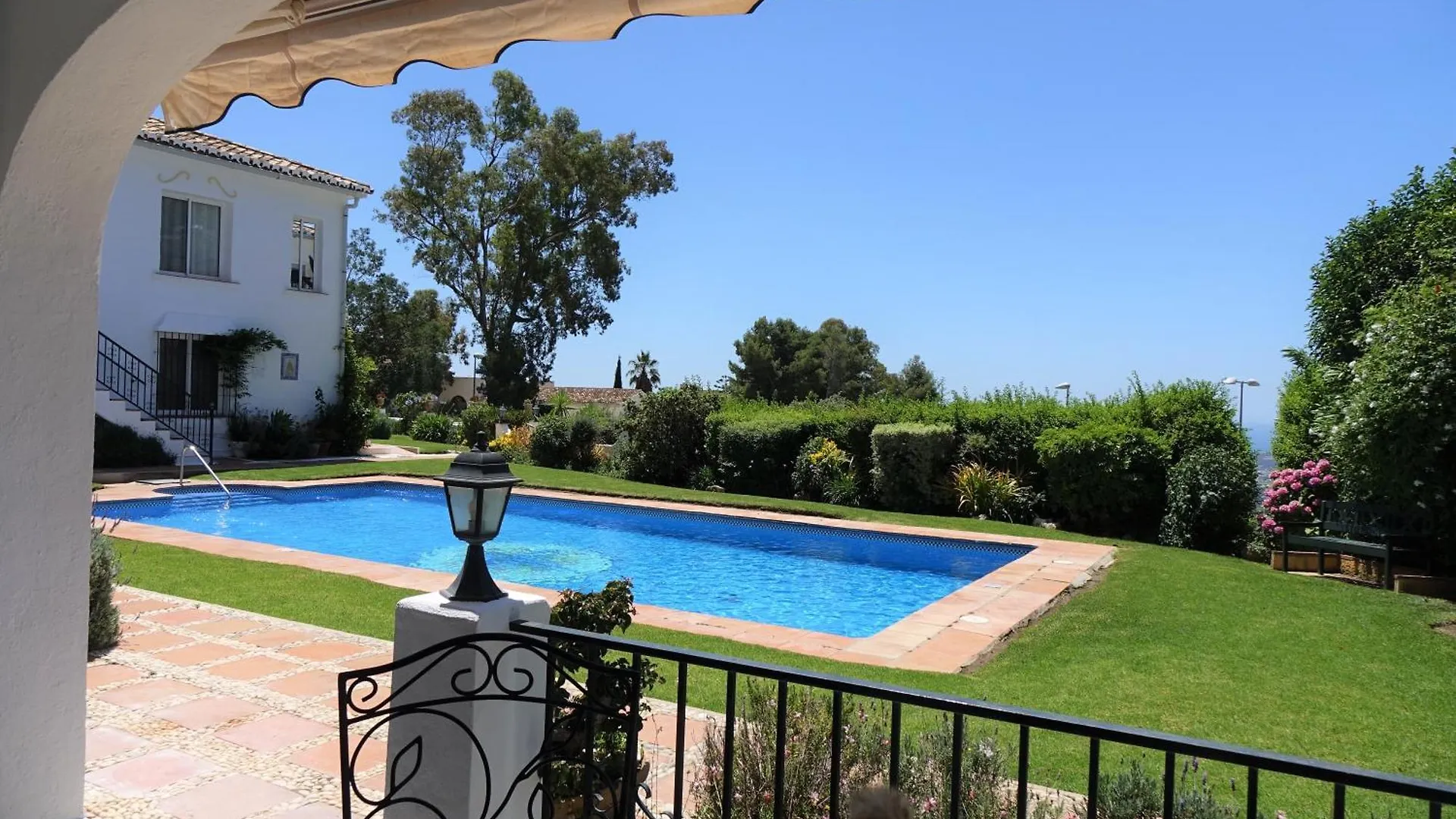 דירות מיחאס Residencia La Fuente